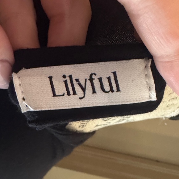 Lilyful Elegant Black Long Sleeve Top Mock Neck Classic Women’s Shirt Small - Picture 3 of 7